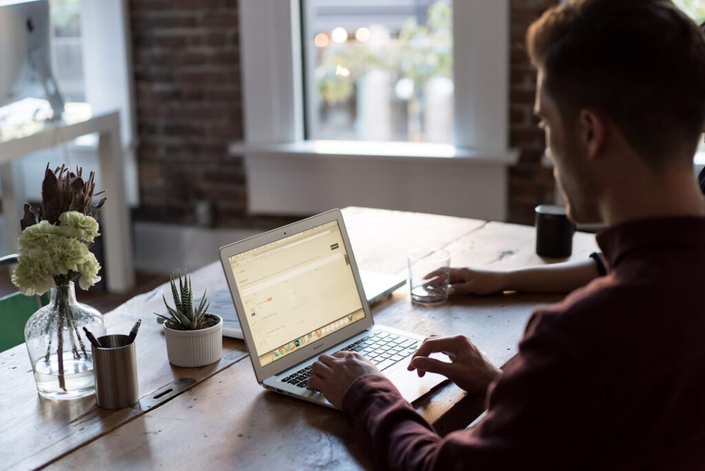 Self-employed evaluating with Gestoría G1 when it makes sense to switch to a limited company to pay less taxes