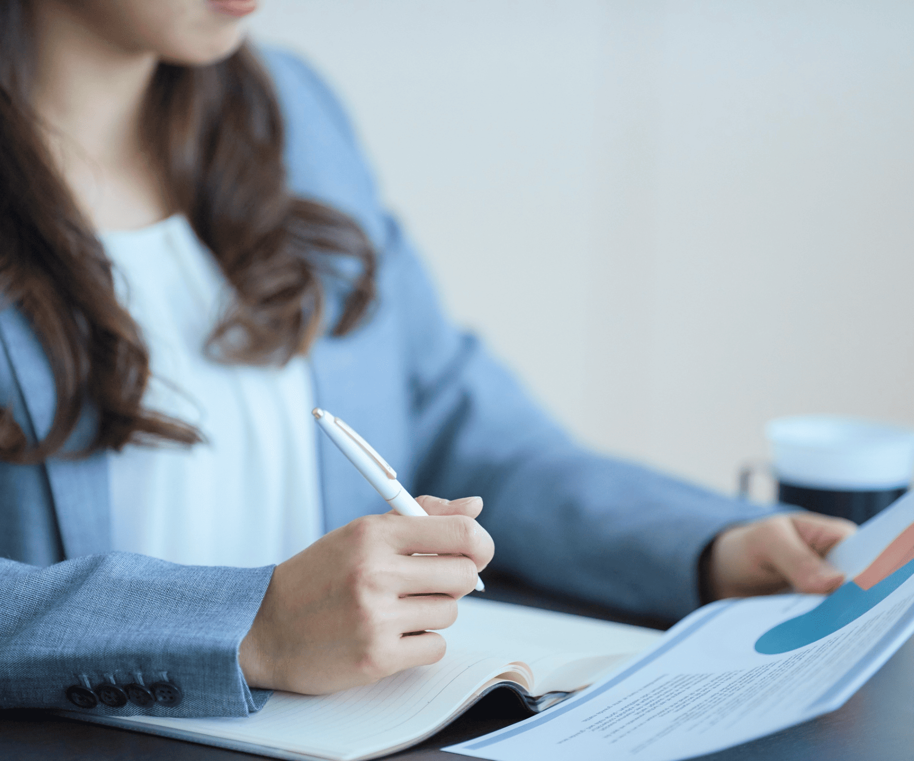 what a monthly financial report should include