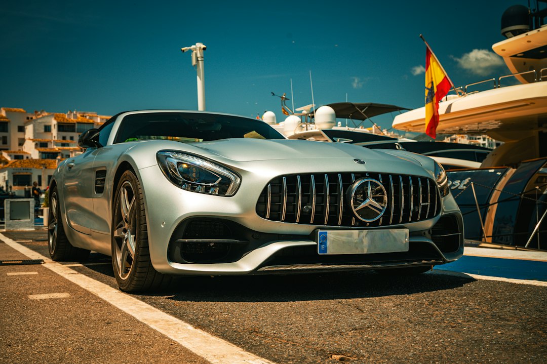 Mercedes-AMG GT argento immatricolato in Spagna, pronto per l'esportazione con l'aiuto di Gestoría G1